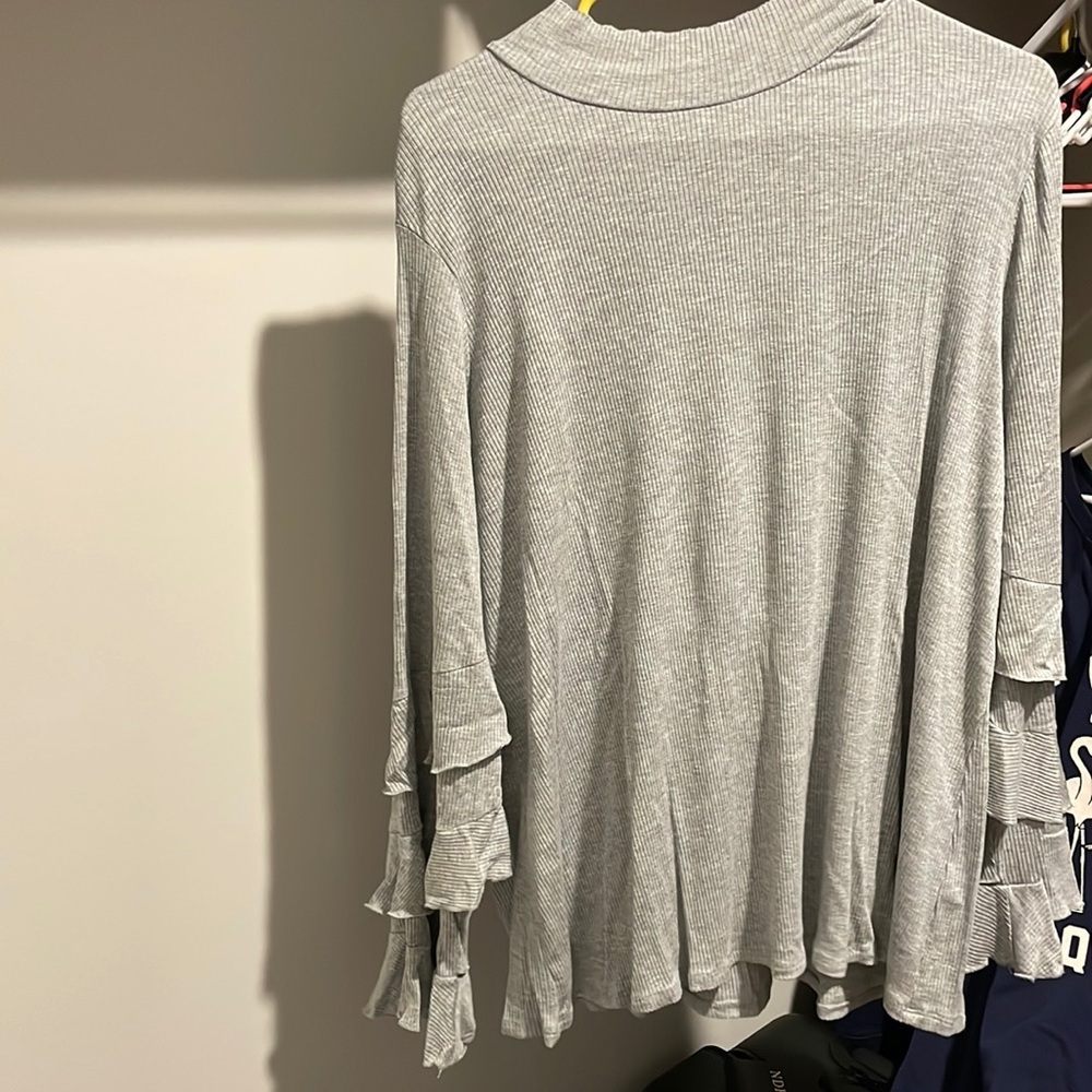 3X gray mock turtleneck with ruffle sleeves